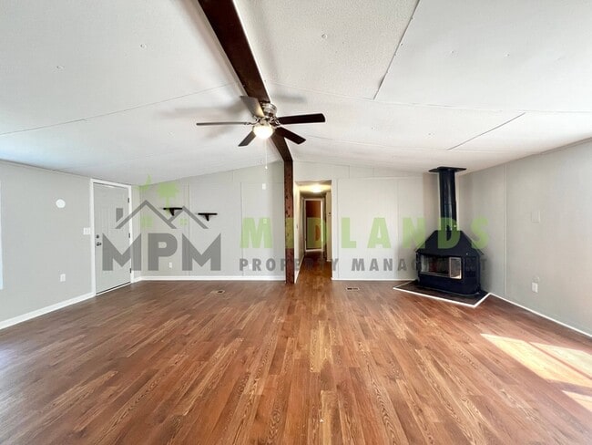 Building Photo - 2413 S Lake Dr