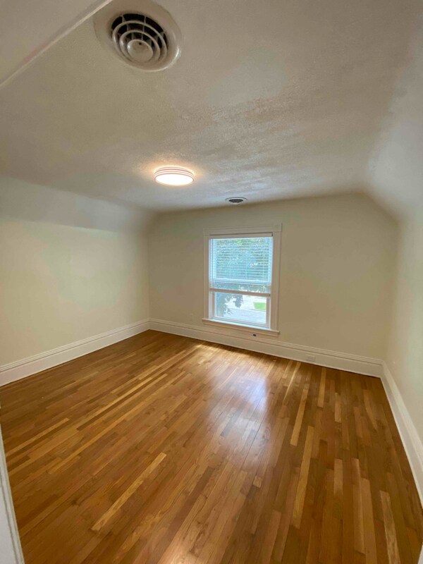 Building Photo - 961 Douglas St NW