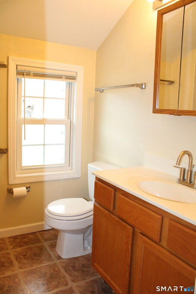 Building Photo - 6 Sunnyside E Rd