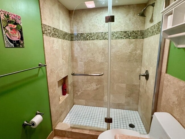 Building Photo - 3051 NE 47th Ct