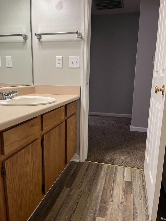 Building Photo - Beautiful Updated Townhomes in Decatur, AL