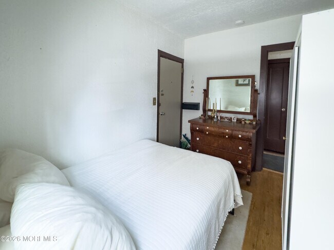 Building Photo - 19 Leroy Pl