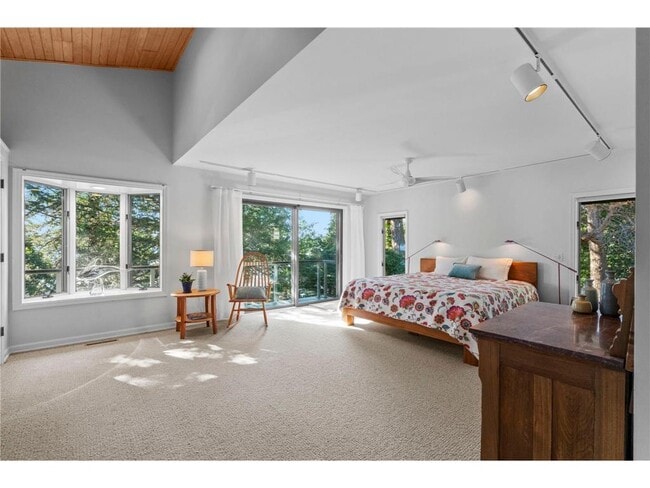 Building Photo - 3942 Enchanted Ln