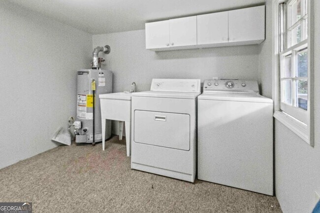 Building Photo - 2312 Wayside Dr