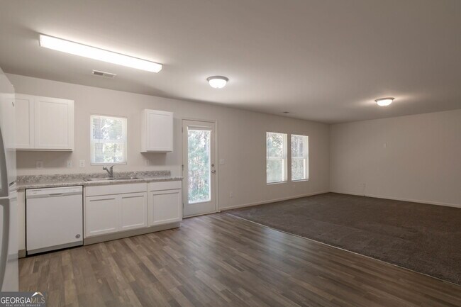 Building Photo - 3220 Tackett Rd