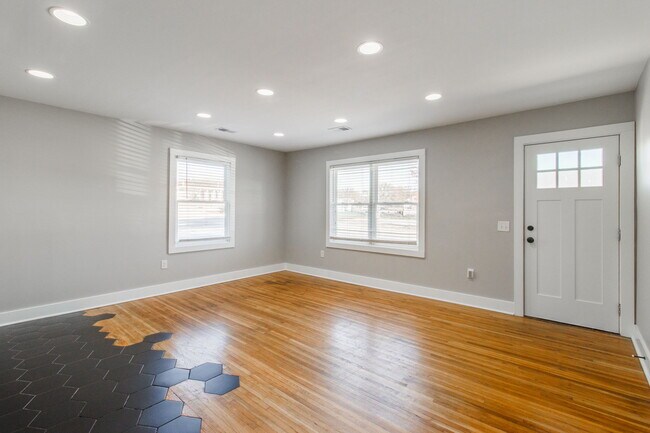 Building Photo - 2311 Bull St