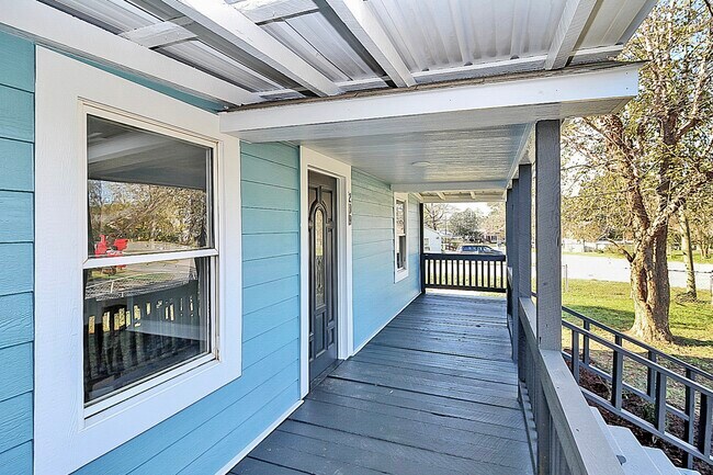 Building Photo - 209 Fairdale St