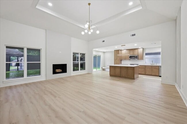 Building Photo - 7060 Burlington Dr