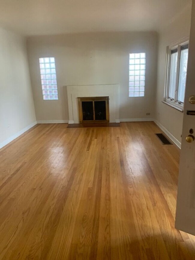 Building Photo - Very nice Ranch style home in Montclair ne...