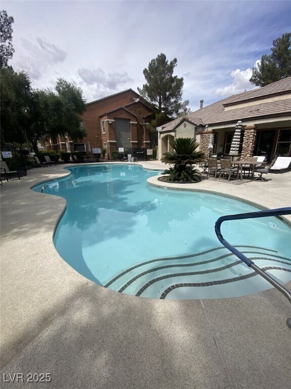 Building Photo - 555 E Silverado Ranch Blvd