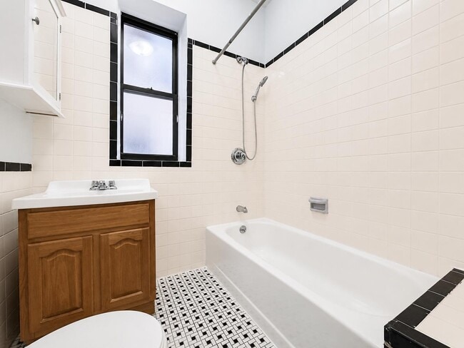 Floorplan - 182 Claremont Avenue