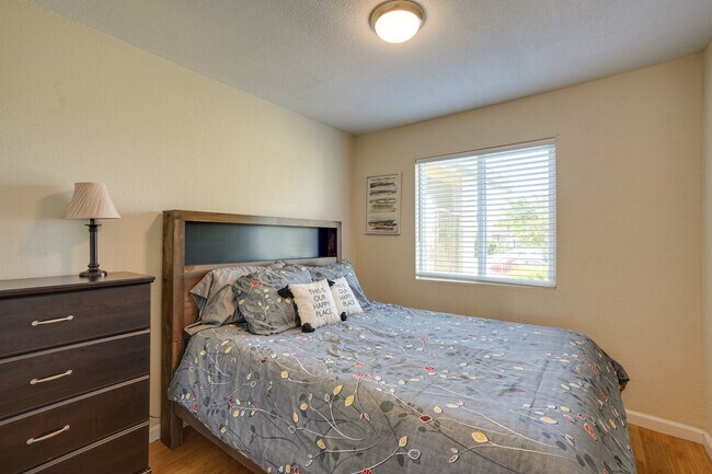 Building Photo - 420 Phoenix Cir