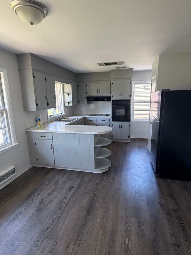 Building Photo - Beautiful Home with a One Car Garage