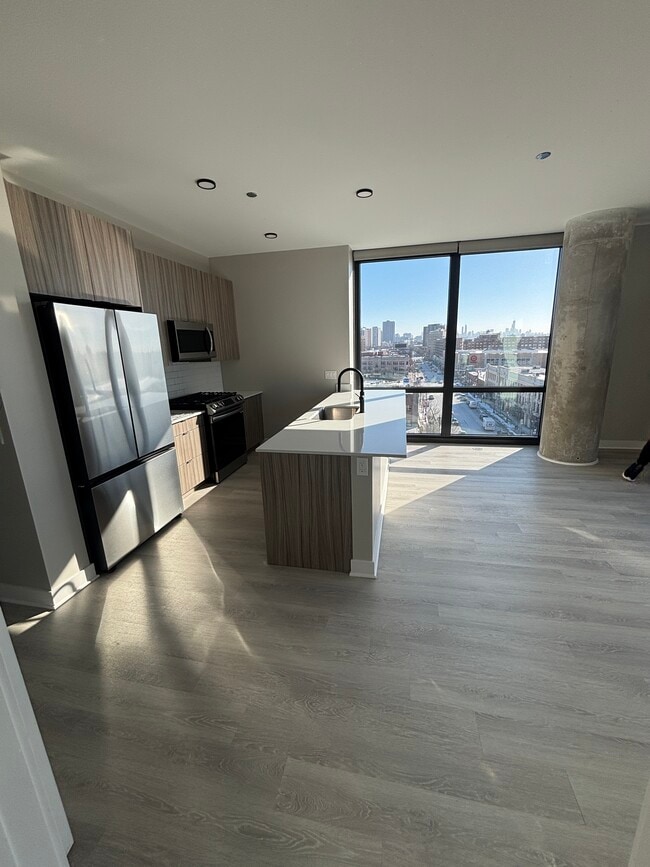 Building Photo - 4639 N Broadway St