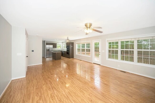Building Photo - 3101 Titanic Dr