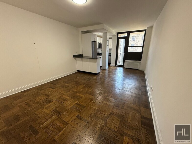 Primary Photo - EAST 35 STREET