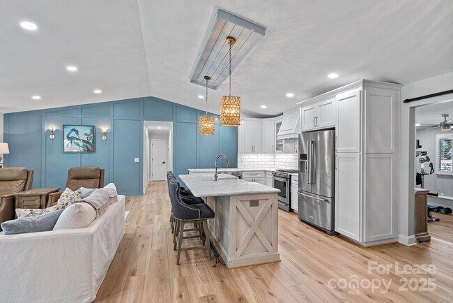 Building Photo - 18026 Whispering Oaks Dr