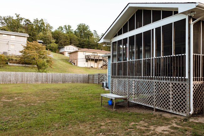 Building Photo - 417 Forest Glen Dr