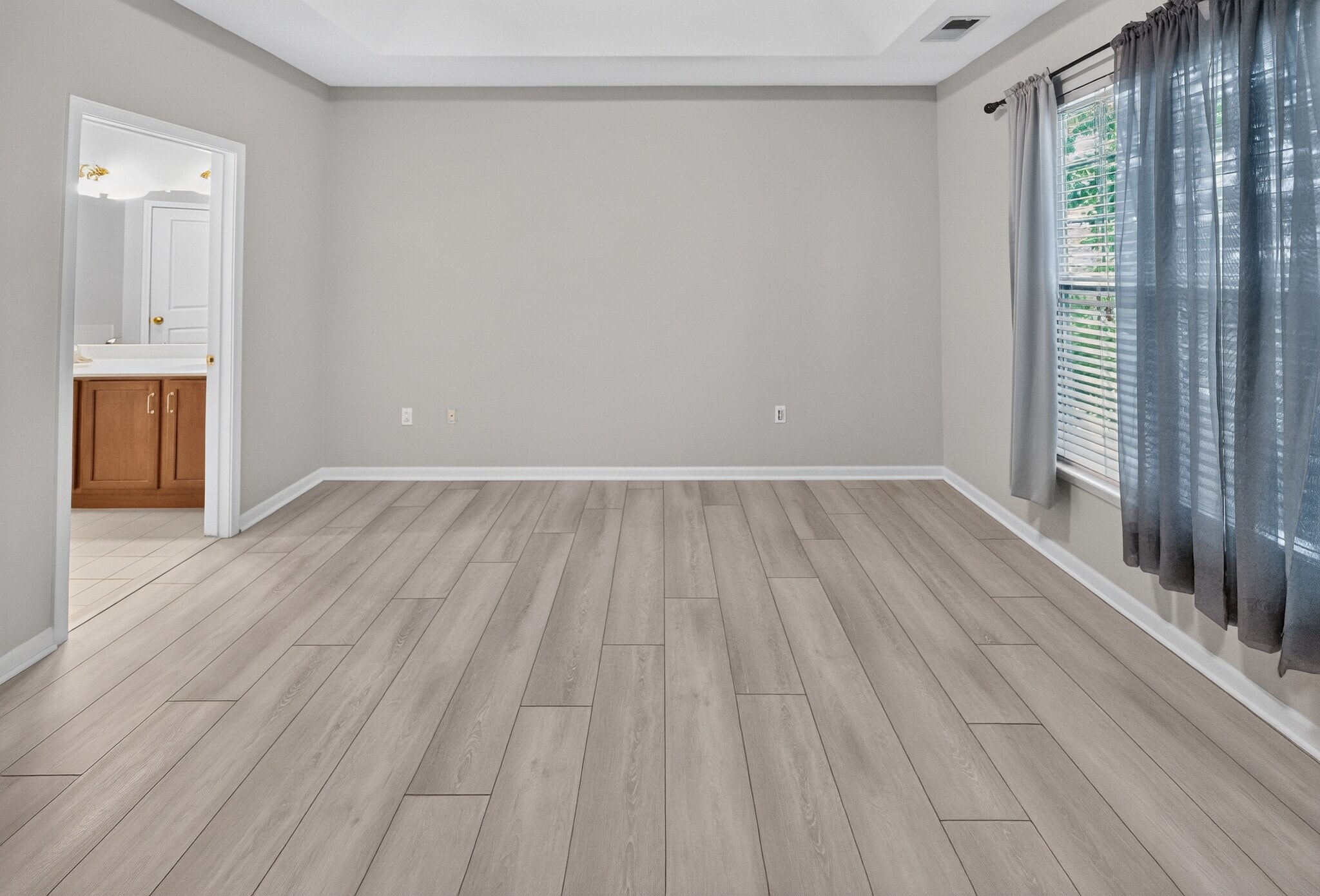 Very spacious master's bedroom - 404 Degas Ct