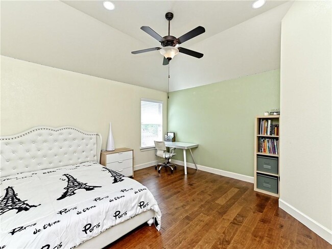 Building Photo - 332 Quartz Dr