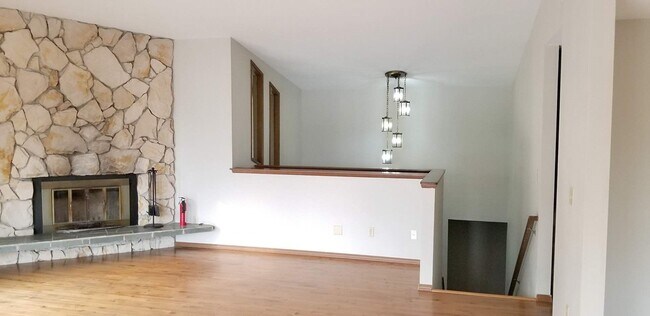 Building Photo - Hard to find 5 bedroom home in Tamoshan ne...