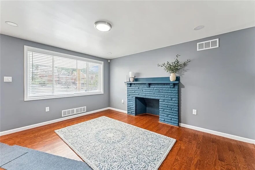 Building Photo - 3125 Ewart Dr