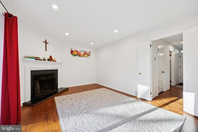 Building Photo - 25 N Buck Ln