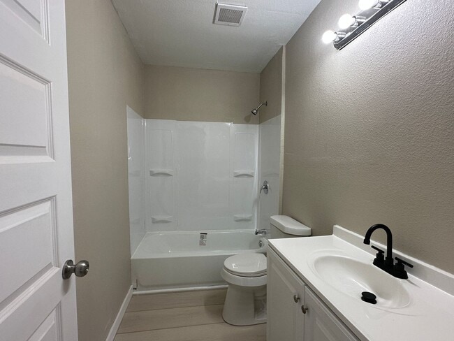 Building Photo - Ready for move in