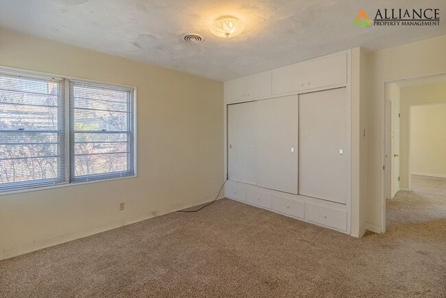 Building Photo - Cute Home Near Anneberg Park!