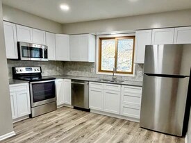 Building Photo - 6718 S 87th St