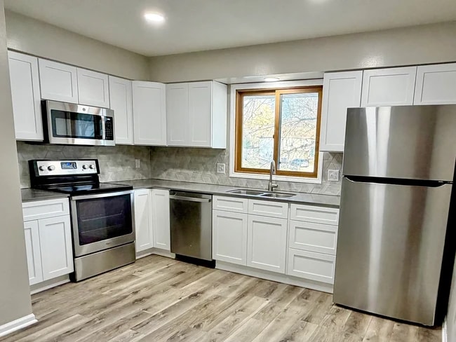 Building Photo - 6718 S 87th St