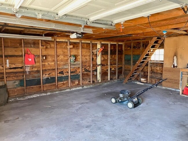 Building Photo - Mountain View Bungalow w/Garage and A/C