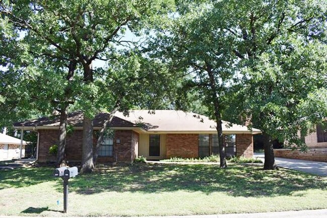 Building Photo - 7009-7011 Overton Park
