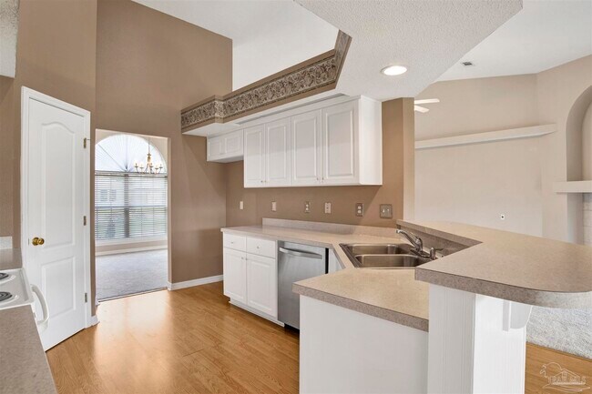 Building Photo - 2012 Horton Dr