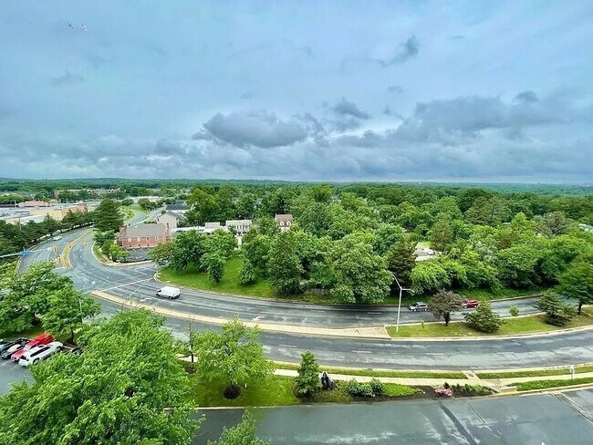 Building Photo - 301 N Beauregard St