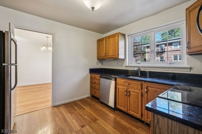 Building Photo - 12 S Mountain Ave