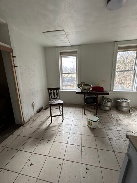 Building Photo - 5470 Plover Ave