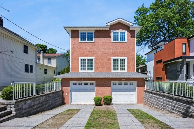 Building Photo - 39 Grove St