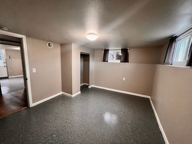 Building Photo - Charming 4-Bedroom Home with Office