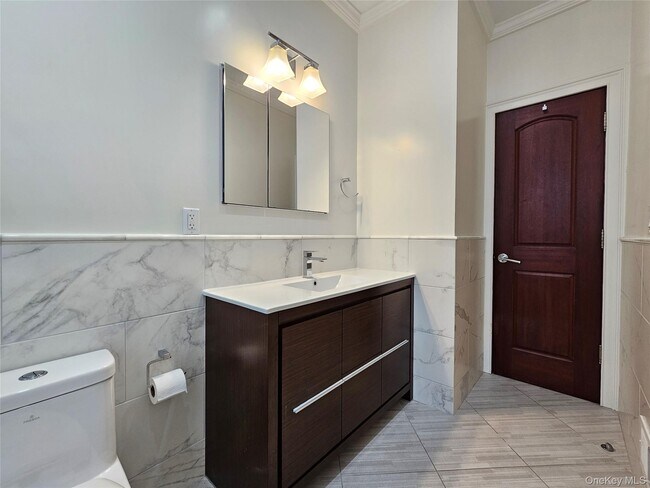 Building Photo - 49 Greenridge Ave