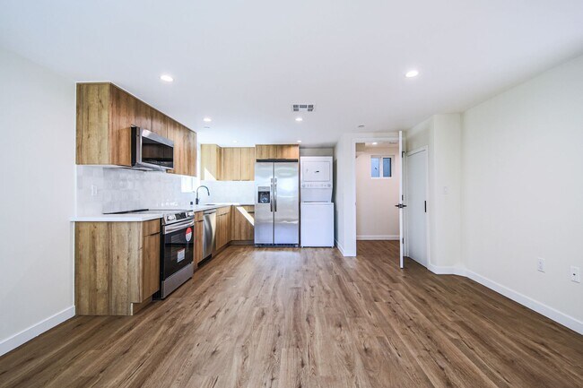 Building Photo - Ultra-Luxury Brand New 2 bed/2.5 bath and ...