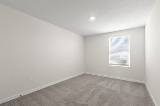 Building Photo - "Spacious 4-Bedroom Retreat with 3 Full Baths - 2260 Sq Ft of Comfort in Parrish, FL!"