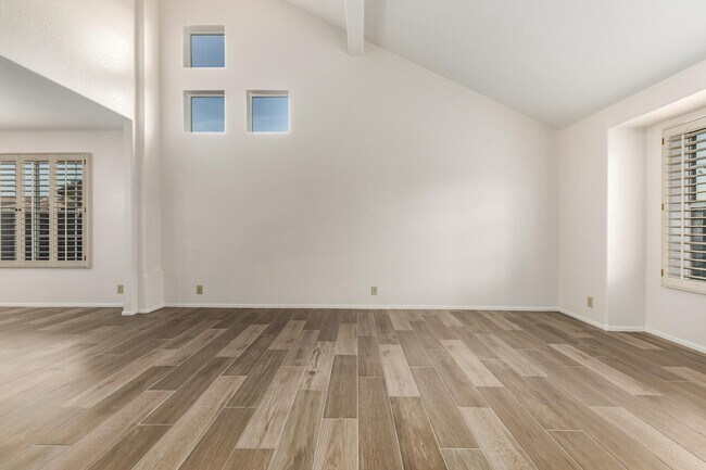 Building Photo - 14831 N 42nd St