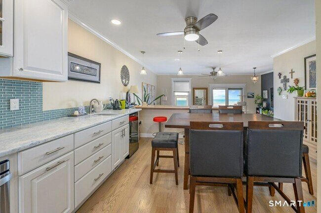 Building Photo - 72 Cosey Beach Ave