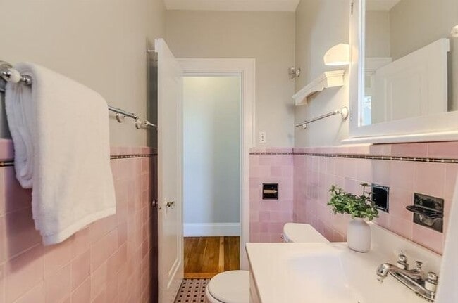 Building Photo - 34 Keith St