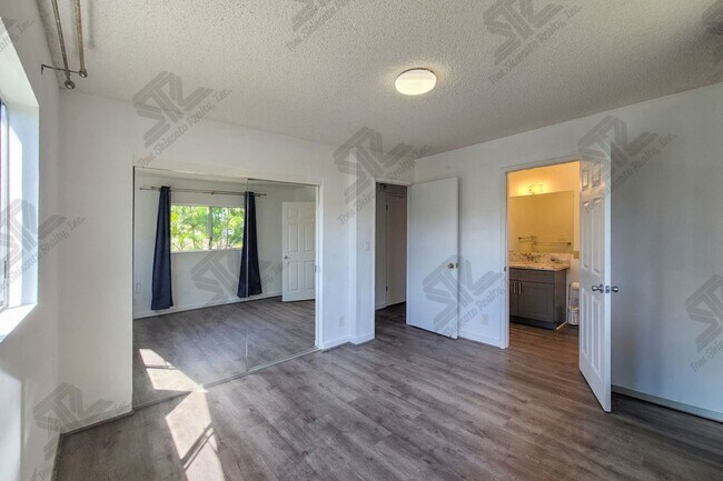 Building Photo - 3BR / 2Bath / 3Pkg - Home in Aiea!