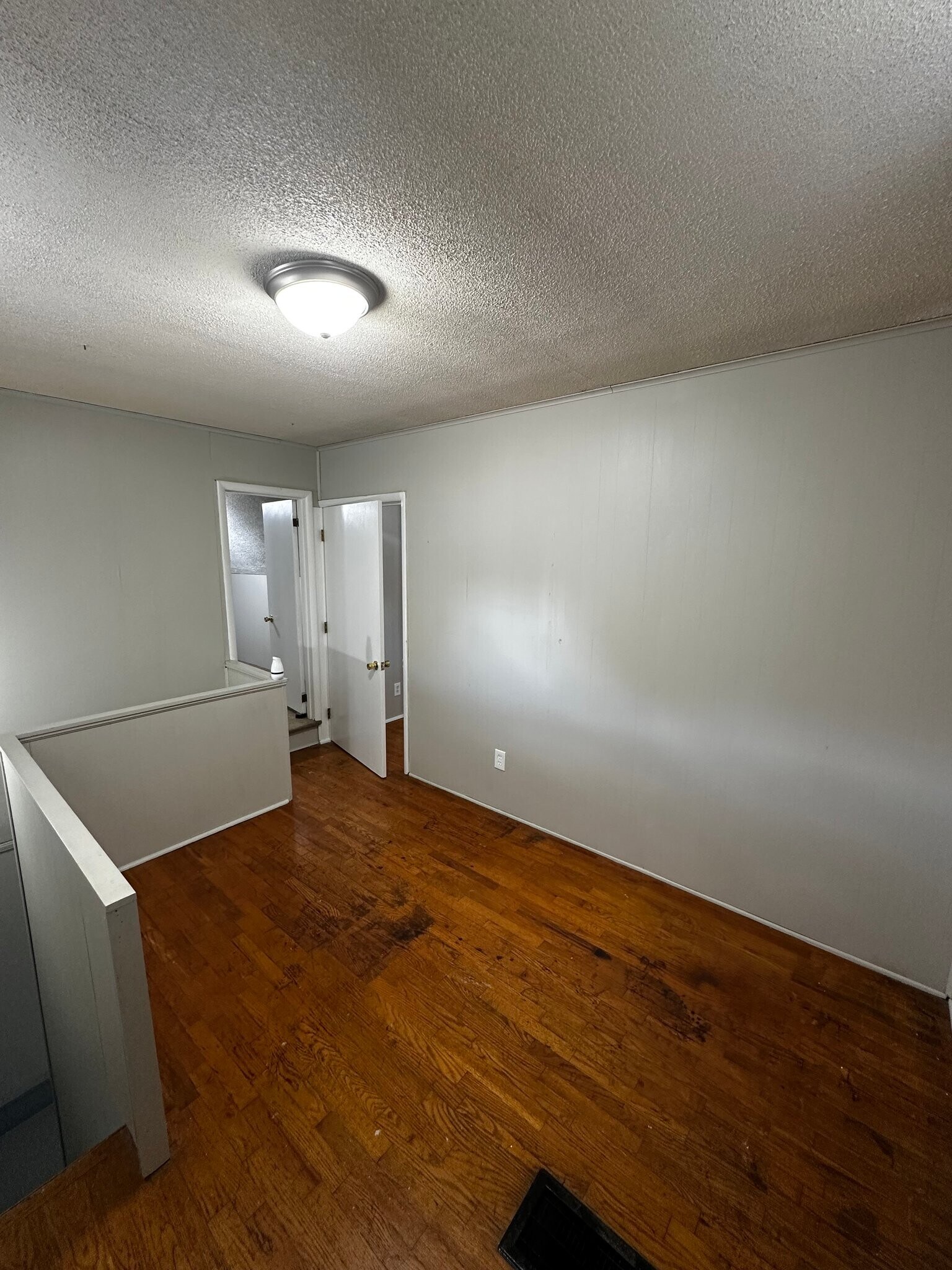Building Photo - 1120 Ekin Ave