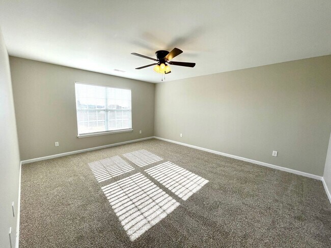 Building Photo - Renovated Polo Fields Home!