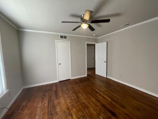 Building Photo - 1105 Fisher St