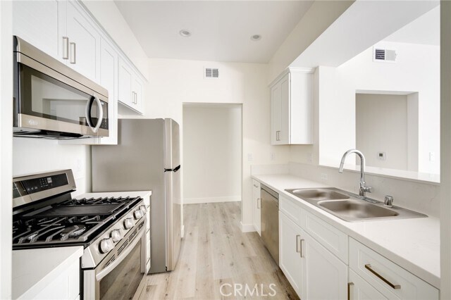 Building Photo - 14526 Hartland St